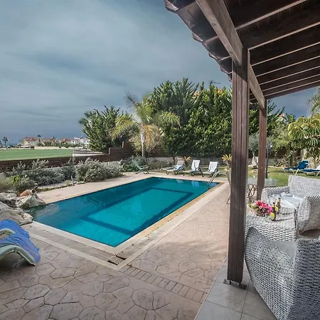 Sunny Coast Villa *