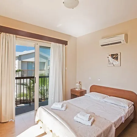 Sunny Coast Villa *